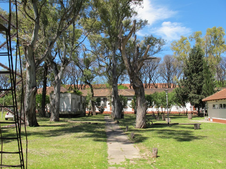 Huella, un laberinto de cactus, 2011-2015 Proyecto de Gabriela Vicente Irrazabal, Guido Leveratto y Natalia Jimena Pendás Sitio específico permanente, monumento vivo 400 m2 